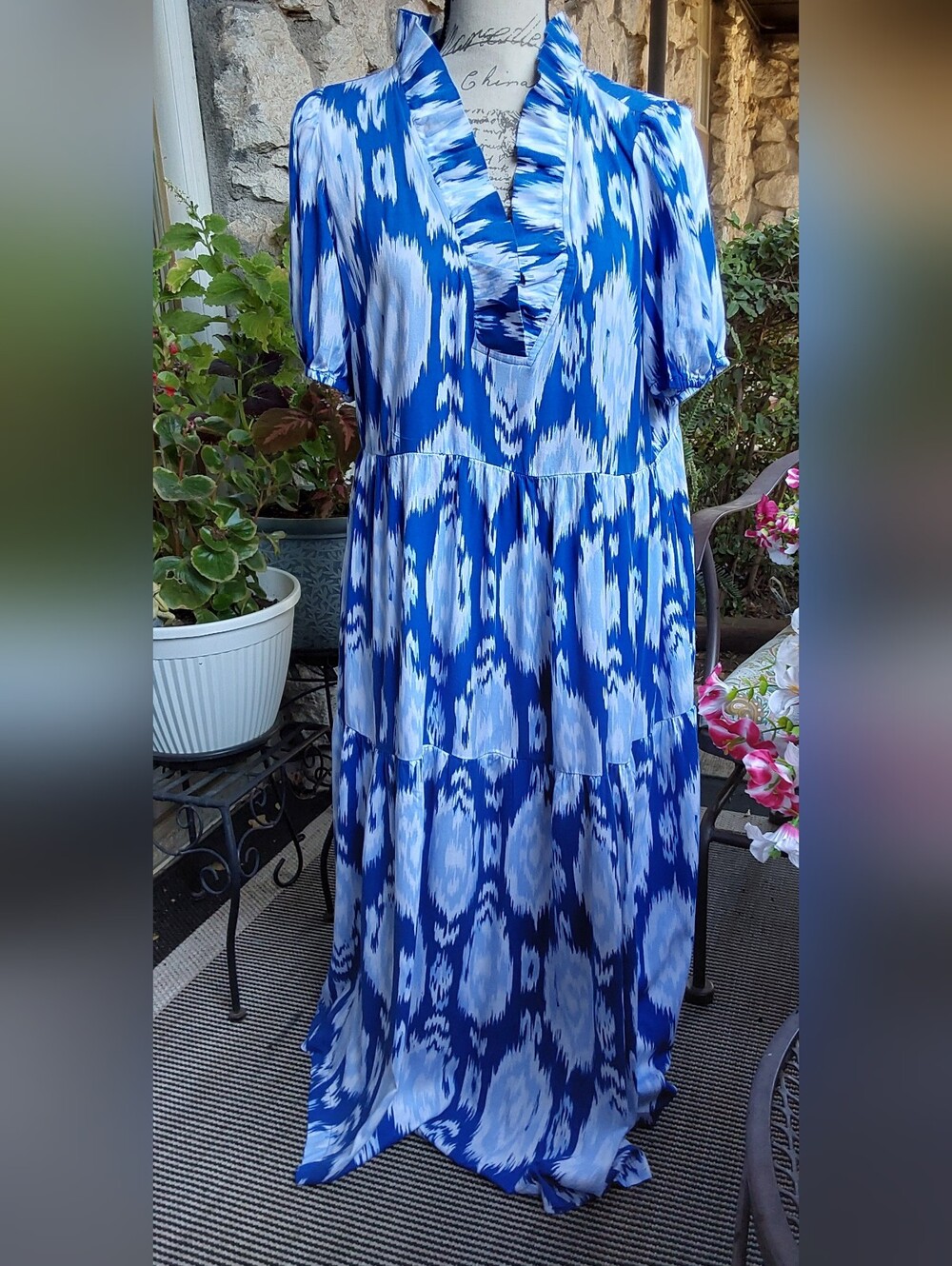 Crown & ivy Blue and White Ikat Tiered Ruffle-Neck Midi Dress, size M